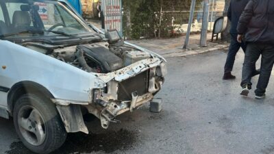 Afyonkarahisar’ın Dumlupınar Mahallesi’nde meydana gelen maddi hasarlı trafik kazasında iki
