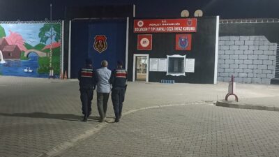 AFYONKARAHİSAR'DA HAPİS CEZASI İLE ARANAN BİR ŞAHIS JANDARMANIN TAKİBİ SONRASI