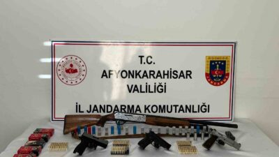 AFYONKARAHİSAR’DA JANDARMA 4 EVE BASKIN YAPTI