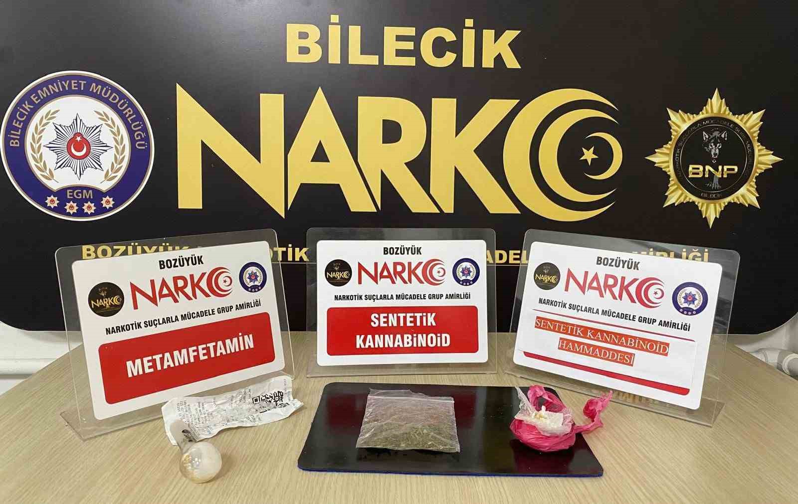 Bilecik’te şüpheli araç içinde uyuşturucu çıktı