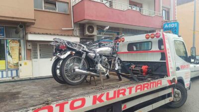 AFYONKARAHİSAR’IN DİNAR İLÇESİNDE MOTOSİKLET SÜRÜCÜLERİNE YÖNELİK POLİS TARAFINDAN YAPILAN DENETİMDE