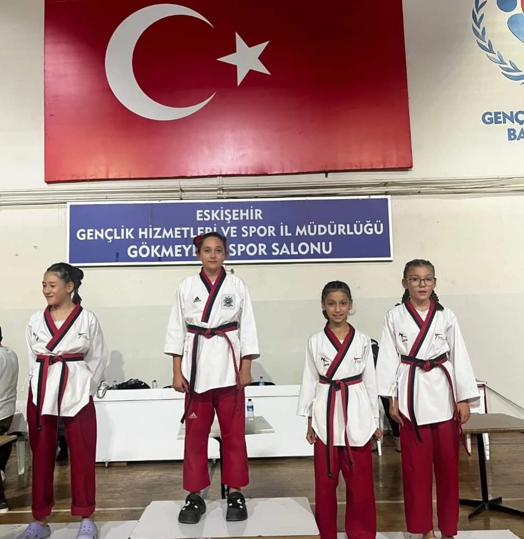 Eskişehir Orgeneral Halil Sözer Ortaokulu taekwondo ekibi yeni sezona başarıyla başladı