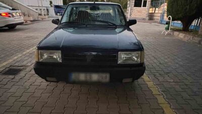 AFYONKARAHİSAR’DA TOFAŞ MARKA OTOMOBİL İLE DRİFT ATAN EHLİYETSİZ SÜRÜCÜYÜ GÜVENLİK