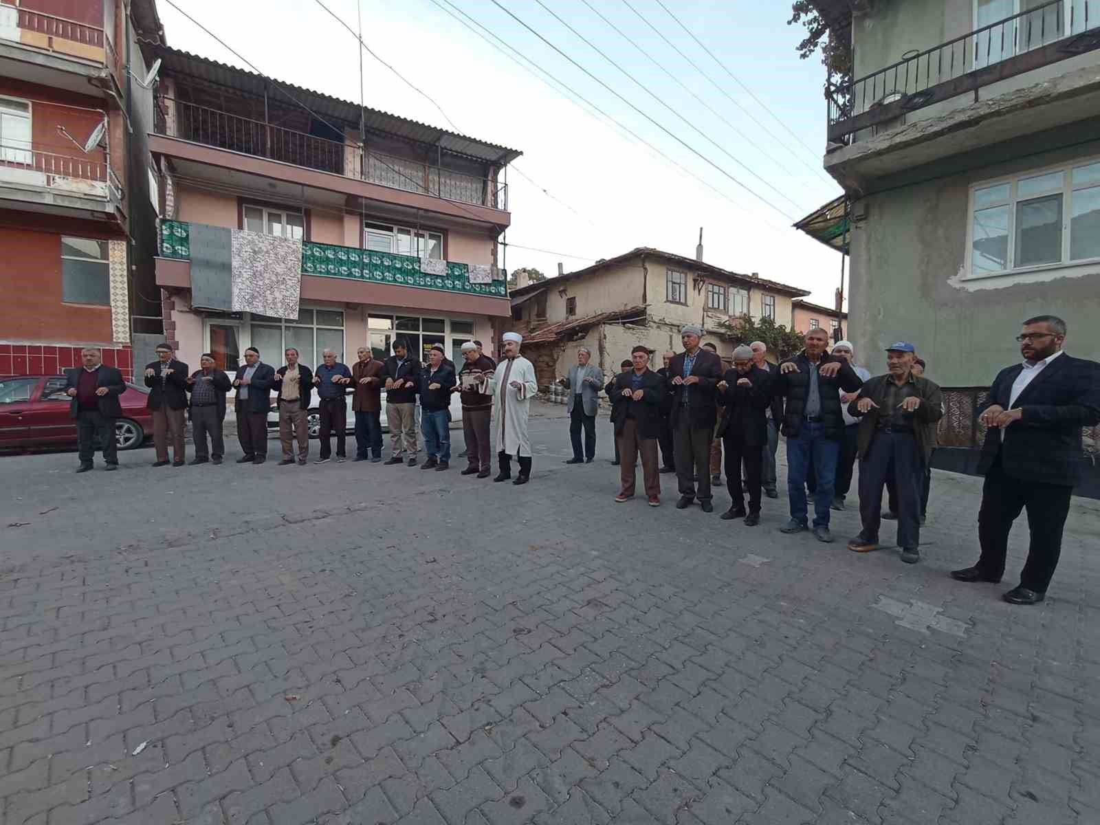 Gediz Altınkent köyünde sabah namazı buluşması ve yağmur duası programı