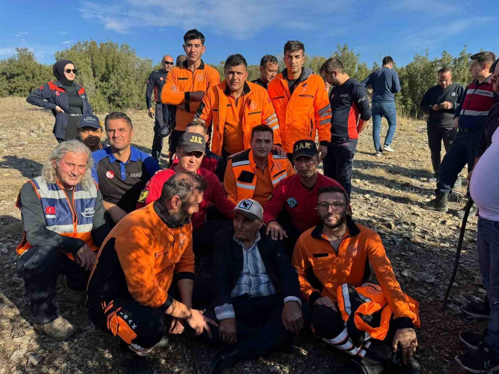 Isparta’da kaybolan yaşlı adam sağ bulundu, yakınları gözyaşlarına hakim olamadı