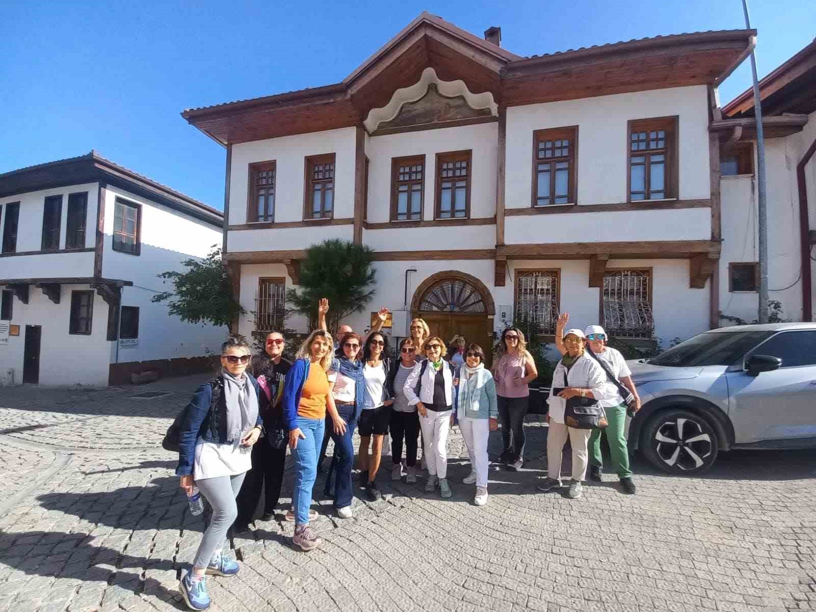 İstanbul’dan gelen turist kafilesini Osmaneli’ne hayran kaldı