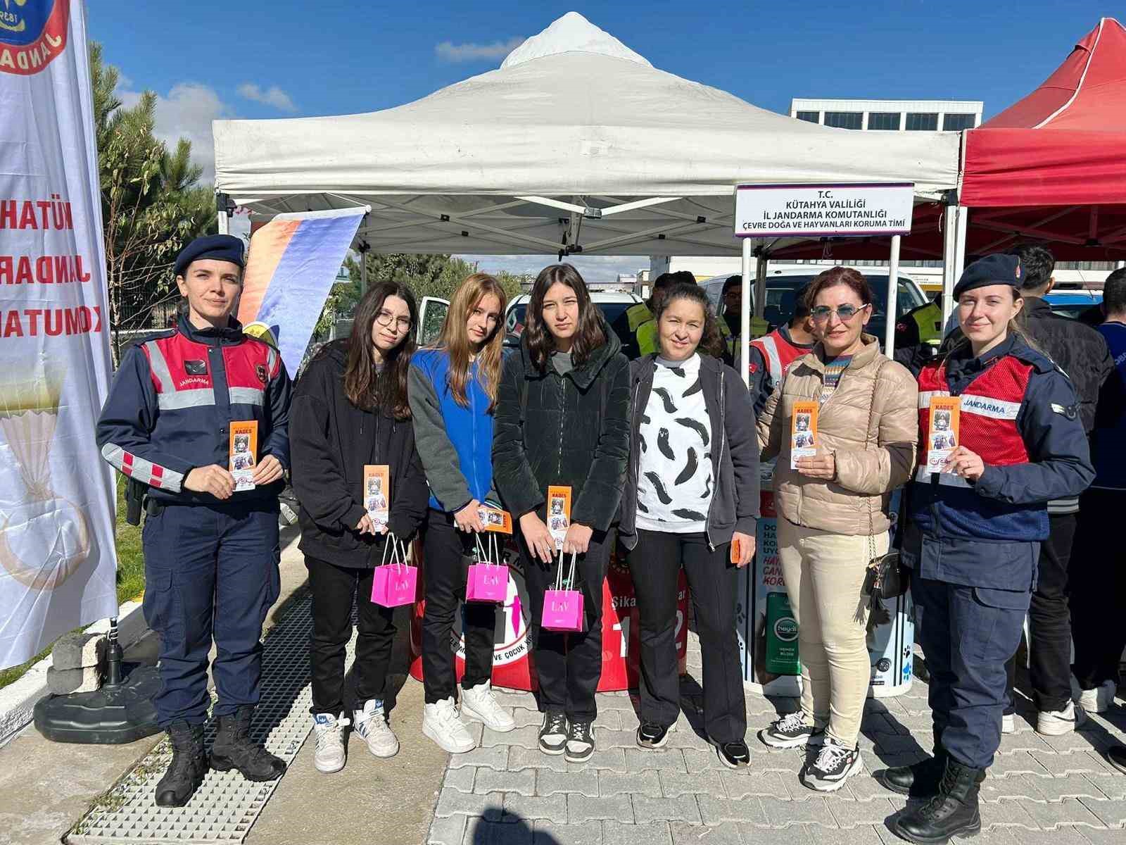 Kütahya OSB Kariyer Fuarında Jandarmadan tanıtım faaliyeti