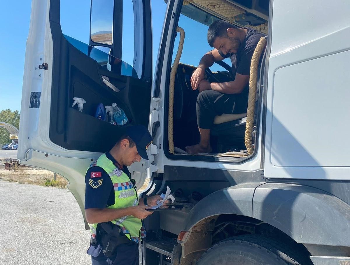 Kütahya’da Jandarma Trafik ve Asayiş Timlerinden alkol denetimi