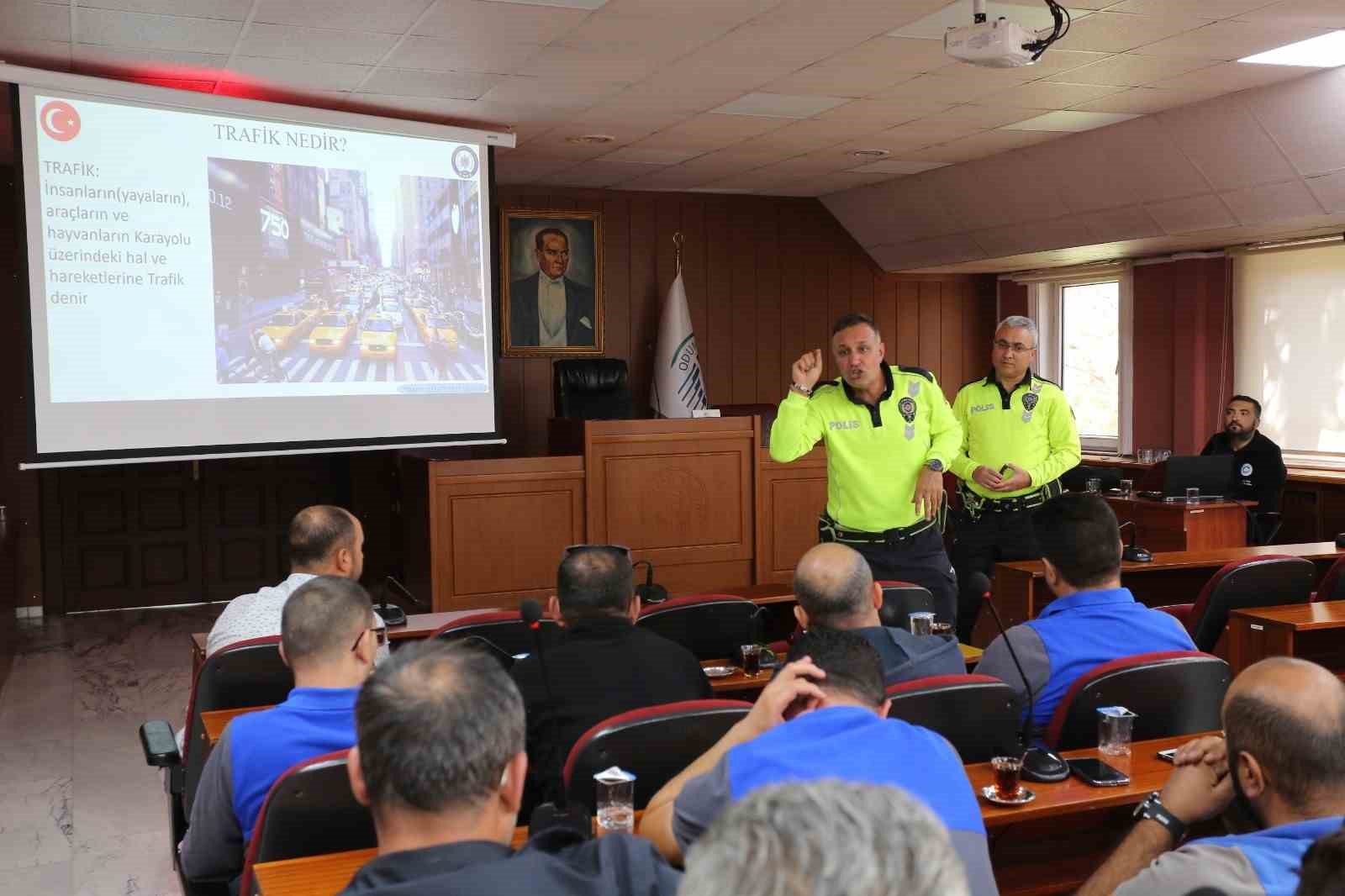 Odunpazarı Belediyesi’nde şoförlere güvenli sürüş eğitimi verildi