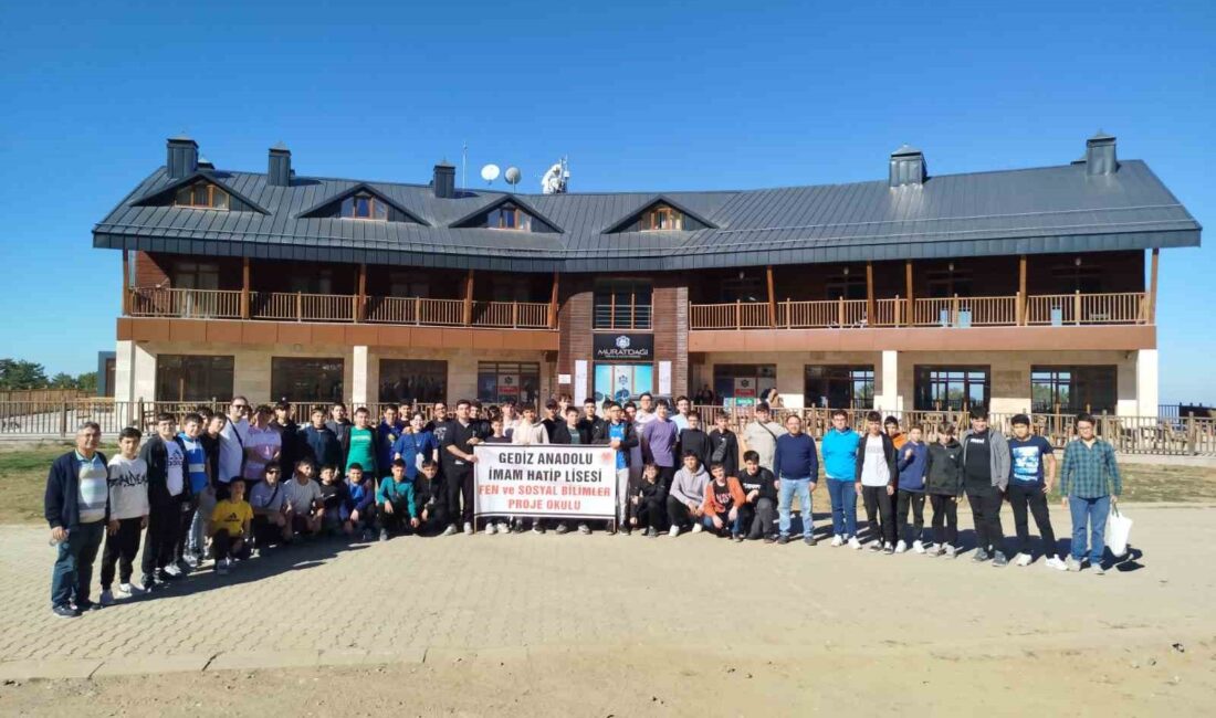 GEDİZ’DE ÖĞRENCİLERİN ZİRVE TIRMANIŞI