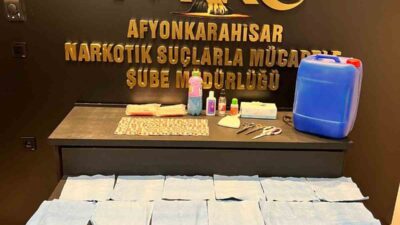 AFYONKARAHİSAR’DA POLİS TARAFINDAN UYUŞTURUCU İMALATHANESİNE YAPILAN BASKINDA GÖZALTINA ALINAN 5