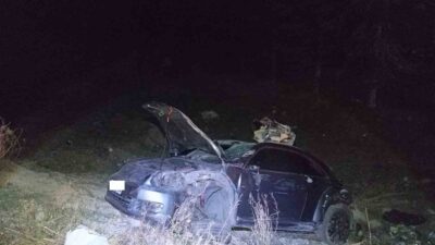 AFYONKARAHİSAR’DA KONTROLDEN ÇIKARAK ŞARAMPOLE GİREN OTOMOBİLDE 5 KİŞİ YARALANDI.