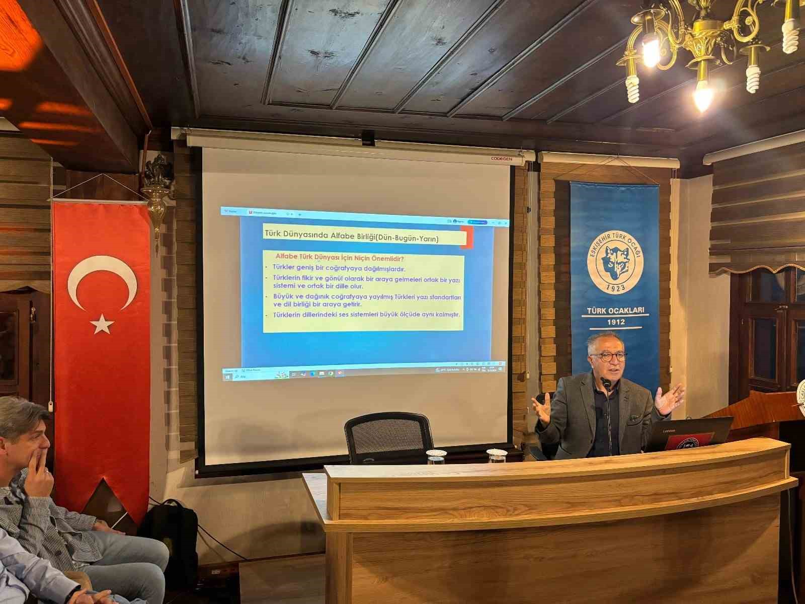 Türk Ocağı’nda Prof. Dr. Ali Akar, ortak alfabenin önemine dikkat çekti