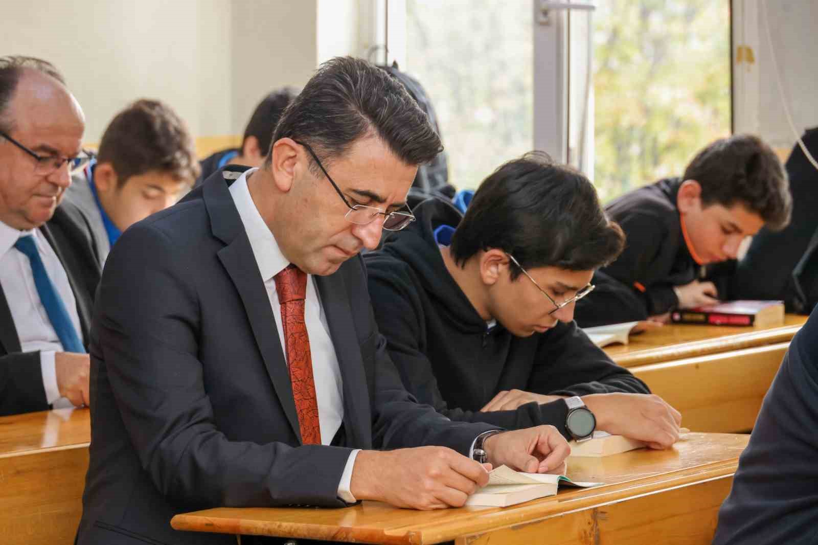 Vali Aygöl’den öğrencilere kitap okuma teşviki