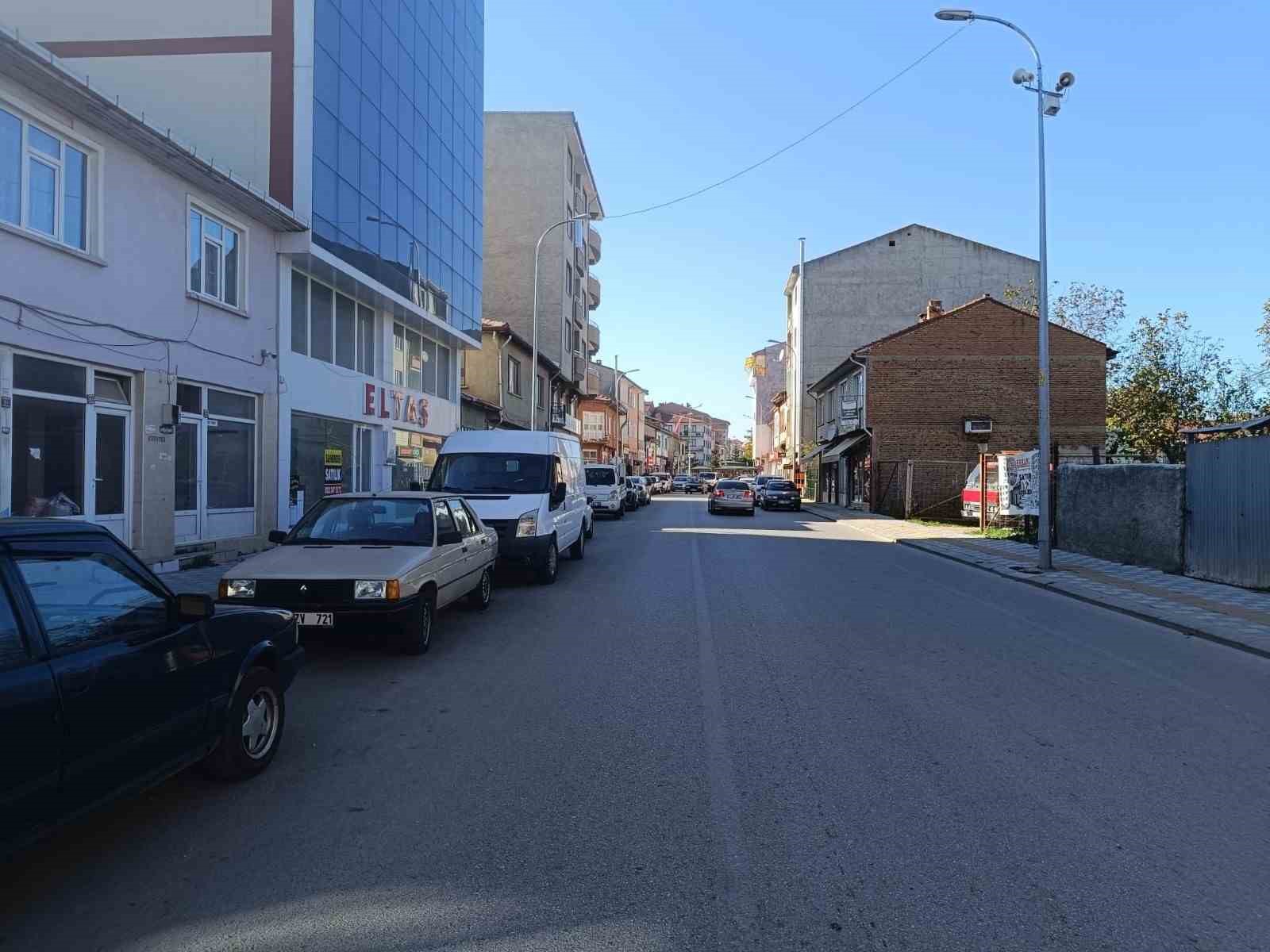 2 caddeye otopark yasağı getirildi