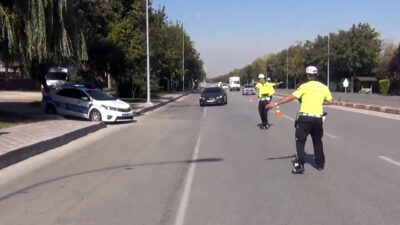 Afyonkarahisar İl Emniyet Müdürlüğü görevlileri tarafından kentteki trafik güvenliği sağlamak