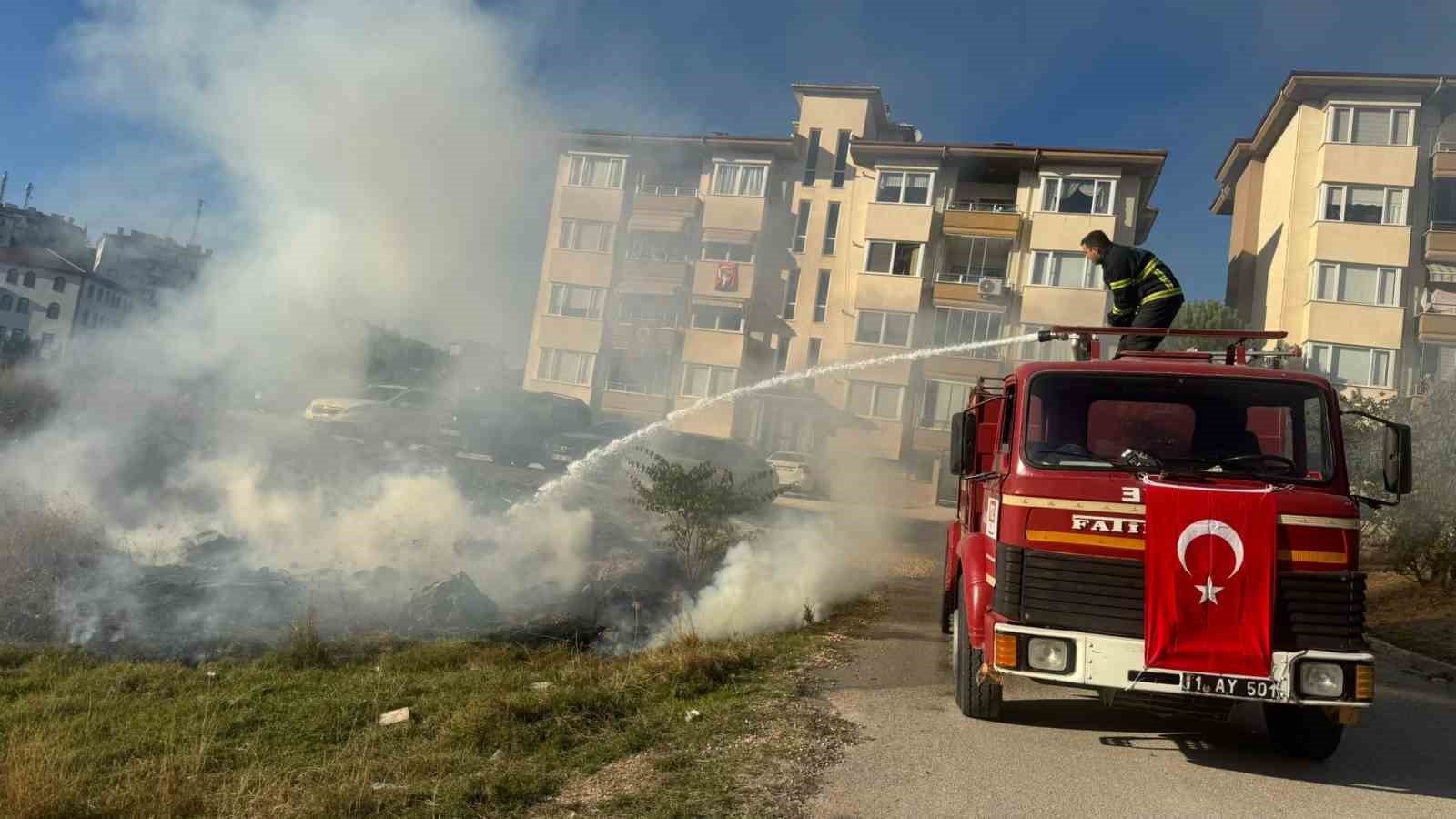 Bilecik’te arazi yangın anında söndürüldü