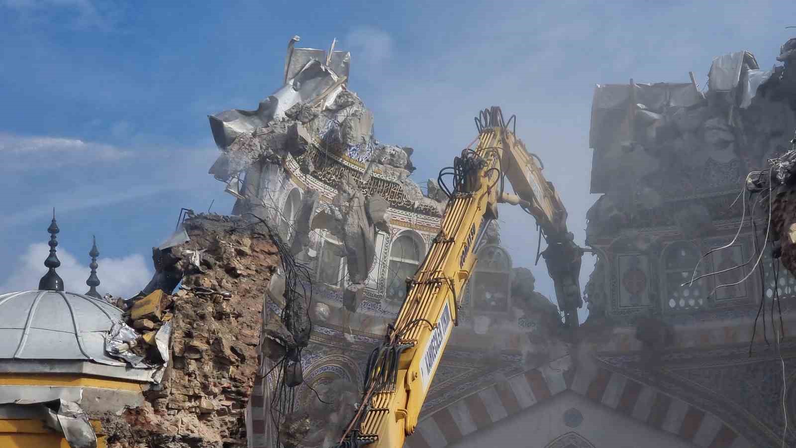 Domaniç’te Sultan Alaaddin Camii yıkıldı, minare koruma altına alındı