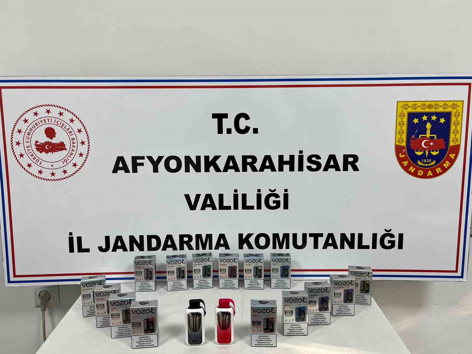AFYONKARAHİSAR’DA JANDARMA TARAFINDAN DÜZENLENEN OPERASYONDA 17 ADET KAÇAK ELEKTRONİK SİGARA