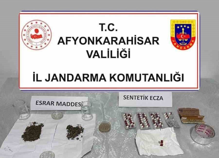 Afyonkarahisar jandarma ekipleri durdurdukları