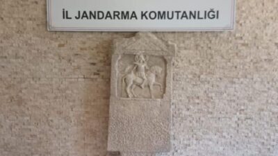 AFYONKARAHİSAR’DA JANDARMA TARAFINDAN GERÇEKLEŞTİRİLEN OPERASYONDA TARİHİ ESER NİTELİĞİ TAŞIYAN MEZAR