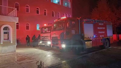 AFYONKARAHİSAR'DA KURAN KURSUNDA ÇIKAN YANGINDA 2 ÖĞRENCİ DUMANDAN ETKİLENİRKEN, KURSTA