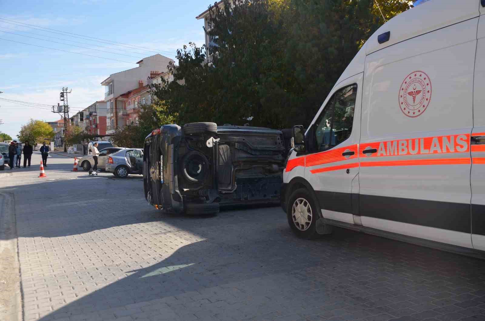 Tavşanlı’da trafik kazası: Takla atan araçta burnu bile kanamadı