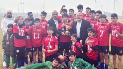 Akademik başarılarının yanı sıra takım sporlarındaki performansıyla dikkat çeken 