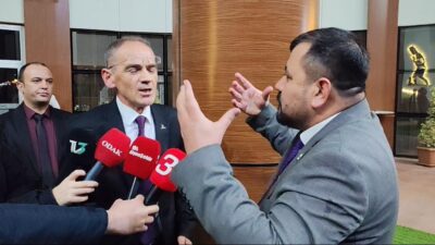 Afyonspor Kulüp Başkanı Mevlüt Akkuş kulüp yönetim binasında düzenlediği basın