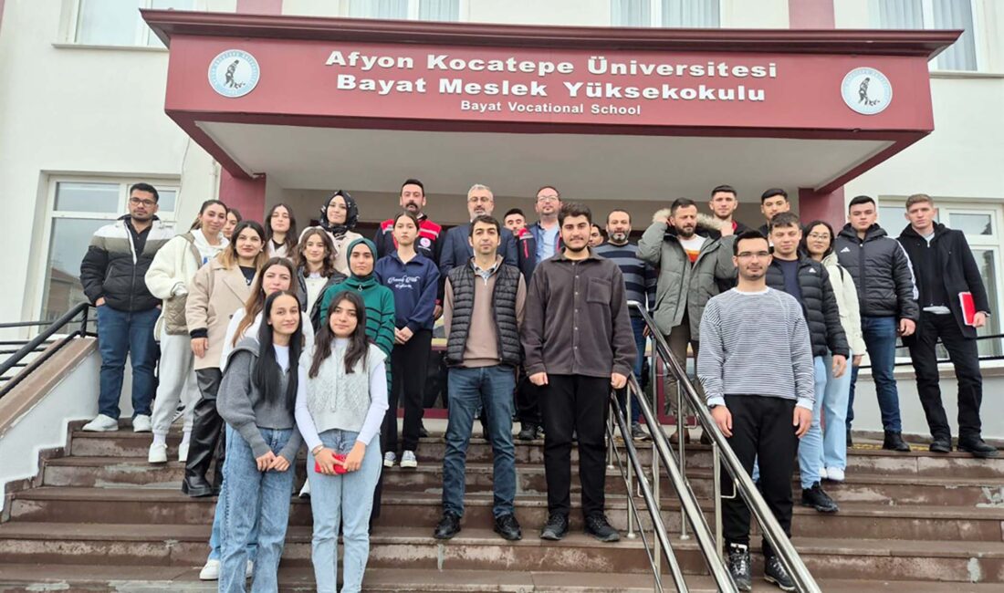 Bayat MYO öğrencileri veterinerlik ve kariyer konusunda bilgilendirildi Bayat İlçe Tarım ve Orman Müdürlüğü ekipleri ilçedeki tarımsal ve