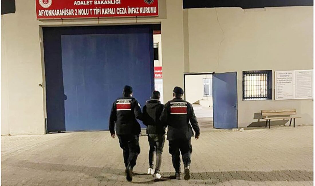 Çobanlar’da hırsızlıktan aranan şahıs yakalandı Afyonkarahisar İl Jandarma Komutanlığı, aranan şahısların yakalanmasına yönelik çalışmalarını sürdürüyor.