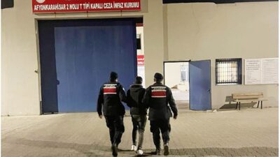 Afyonkarahisar İl Jandarma Komutanlığı, aranan şahısların yakalanmasına yönelik çalışmalarını sürdürüyor.