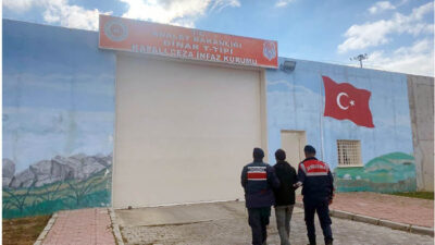 Afyonkarahisar İl Jandarma Komutanlığı tarafından aranan şahısların yakalanmasına yönelik gerçekleştirilen