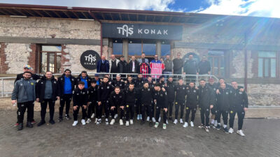 Eskişehirspor, Akşehirspor maçı öncesi Emirdağ’da mola vererek Taş Konak Restoran’da