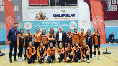 Afyonkarahisar’da gerçekleştirilen Okul Sporları Hentbol Yıldız Kızlar Müsabakaları, genç sporcuların