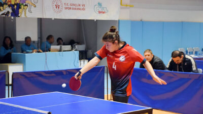 Okul Sporları projesi kapsamında Çiğiltepe Spor Salonu’nda düzenlenen Genç Kızlar