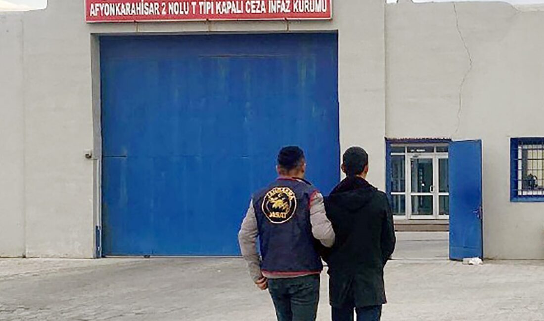Cinsel saldırı suçundan aranan şahıs Şuhut’ta yakalandı Afyonkarahisar İl Jandarma Komutanlığı, hakkında; 'Basit cinsel saldırı' suçundan 4