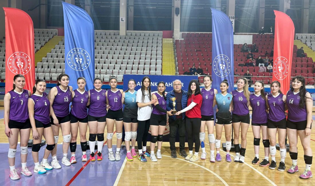 Afyonkarahisar’da düzenlenen Kulüp Voleybol