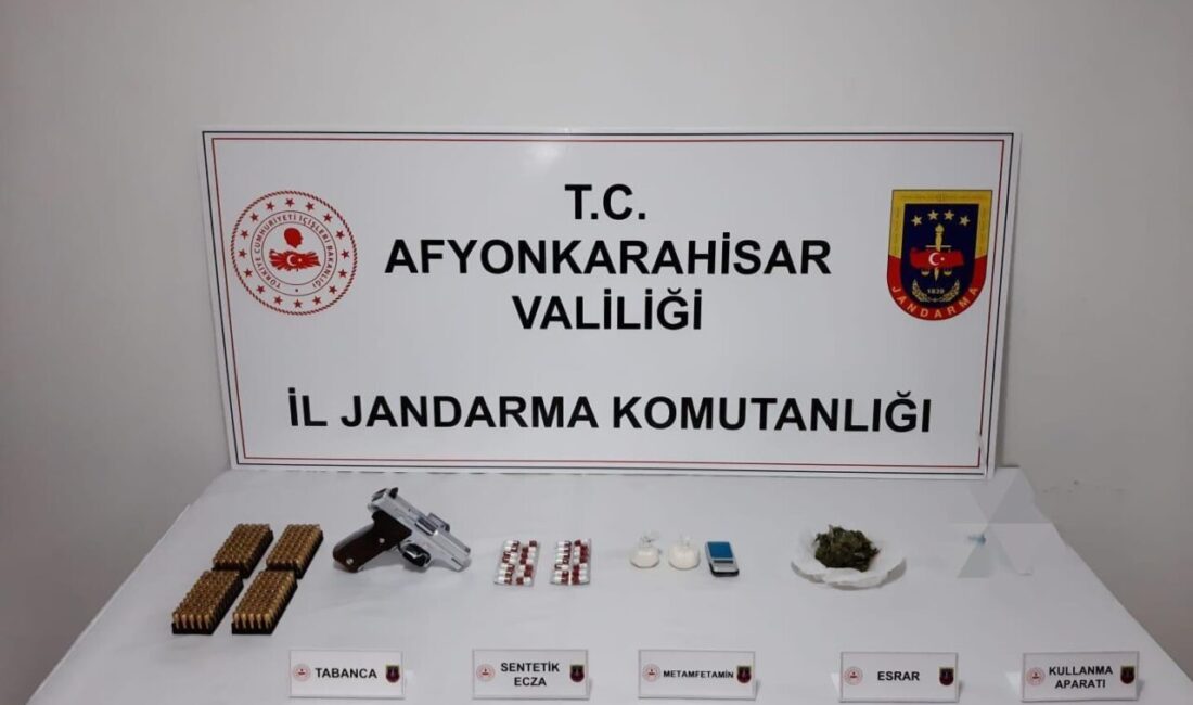 Afyonkarahisar’da jandarma tarafından gerçekleştirilen operasyonda uyuşturucu satışı yaptığı tespit edilen