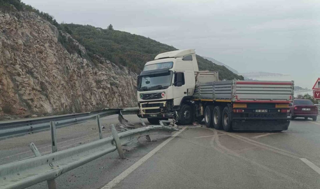 Bariyerlere çarpan tır makaslayarak trafiğin aksamasına neden oldu Isparta’nın Eğirdir Karayolu’nda sabah saatlerinde meydana gelen kazada, sürücüsünün kontrolünü