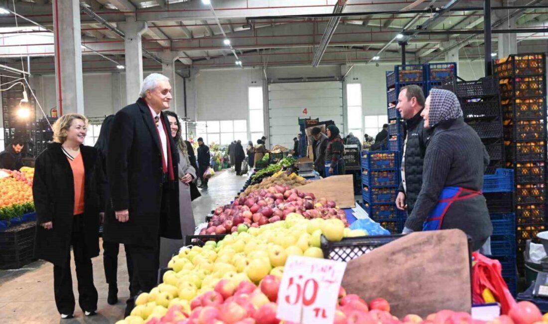 Bozüyük Belediye Başkanı Mehmet Talat Bakkalcıoğlu, kapalı pazar esnafını ziyaret