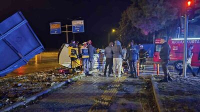 Kütahya’nın Gediz ilçesinde meydana gelen kazada yaralanan çift hastanede yaşamını