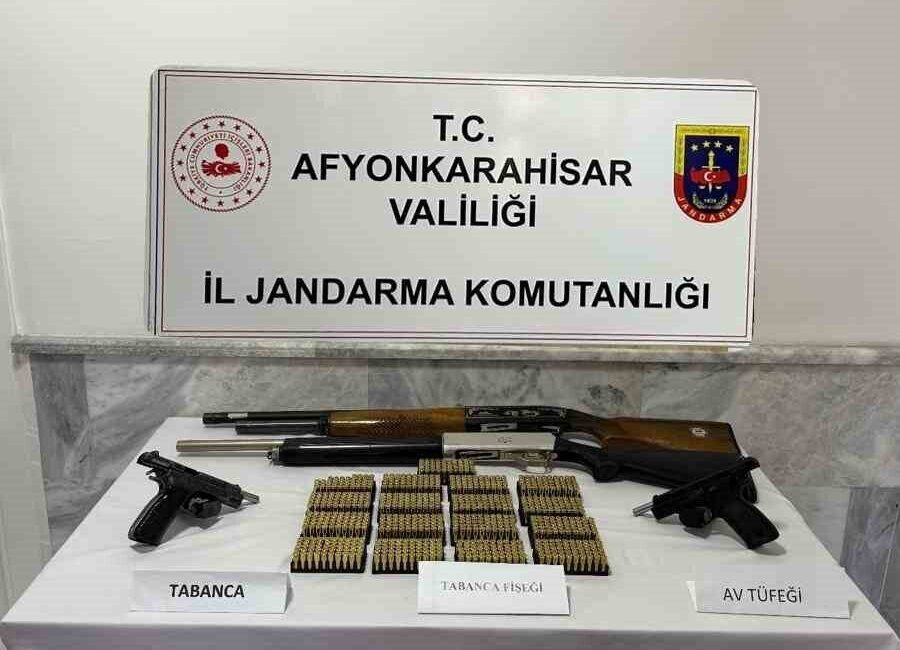 Afyonkarahisar’da jandarma tarafından üç