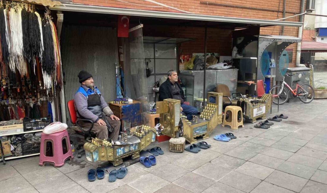 Eskişehir’in Sıcaksular bölgesindeki ayakkabı tamircileri, geçmiş yıllarda söz verilmesine rağmen