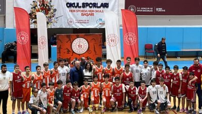 Afyonkarahisar’da düzenlenen U14 Okullar Arası Basketbol Ligi büyük bir çekişmeye