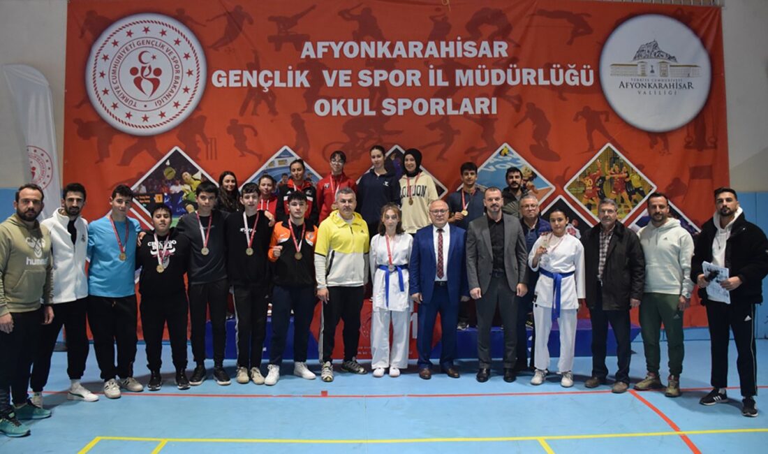 Afyonkarahisar’da düzenlenen Okul Sporları Genç Erkekler ve Kızlar A-B Kategorileri