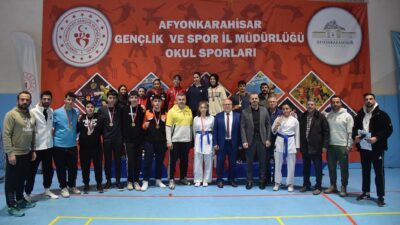 Afyonkarahisar’da düzenlenen Okul Sporları Genç Erkekler ve Kızlar A-B Kategorileri