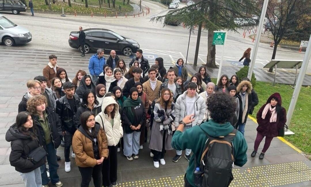 Anadolu Üniversitesi, 12’inci sınıfa giden ve üniversite sınavına hazırlanan aday