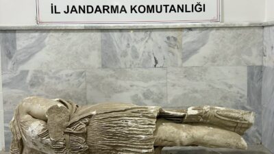 Roma dönemine ait olduğu değerlendirilen 155 santimetre uzunluğunda başsız ve