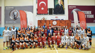 Afyonkarahisar’da düzenlenen U-16 Kızlar Kulüp Basketbol Müsabakaları, Tınaztepe Spor Salonu’nda